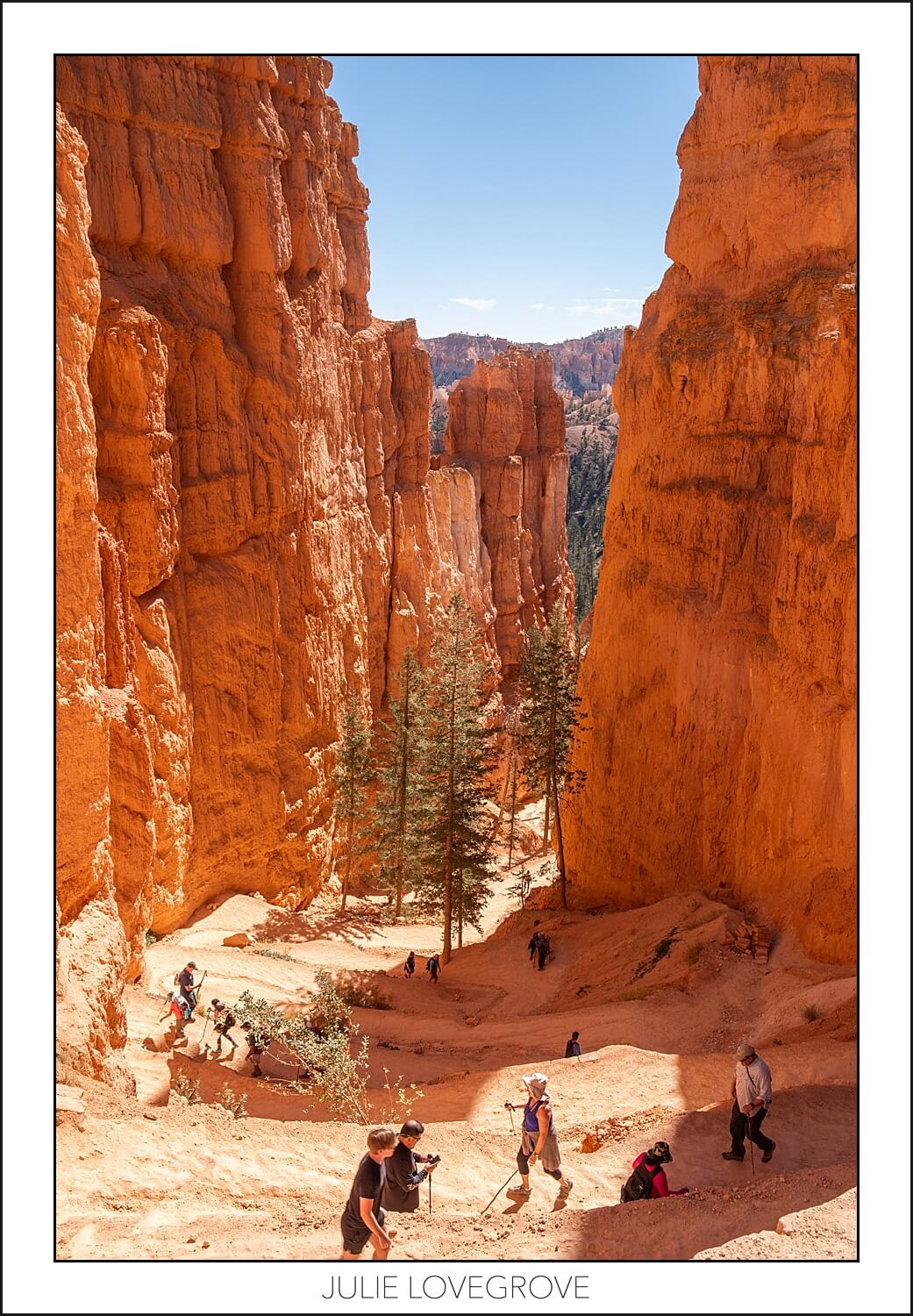 Walking the trail from Sunset Point in Bryce Canyon